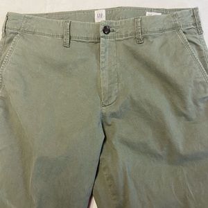 GAP chinos NWOT- 36 W 32 L never worn. Olive.